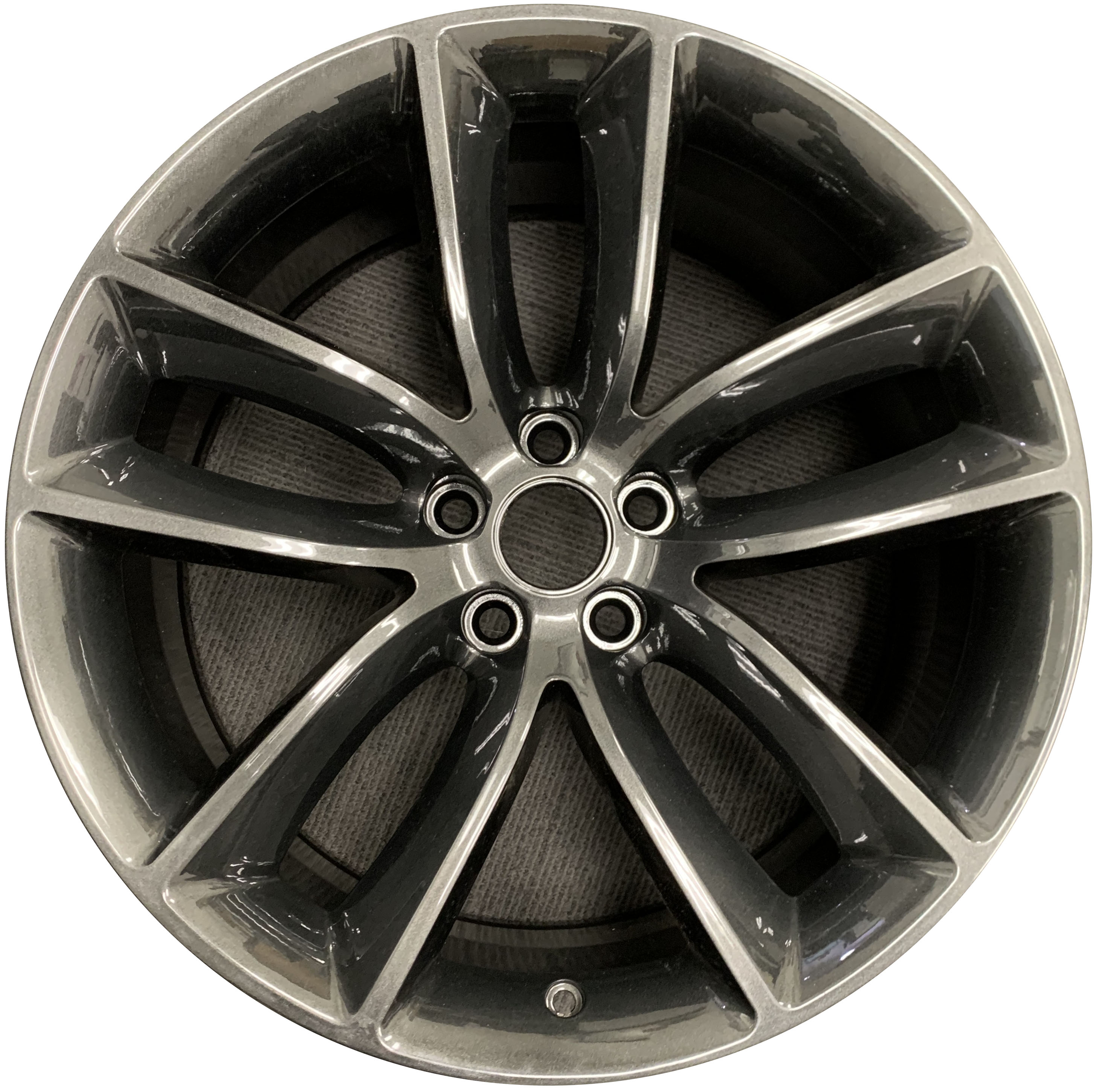chrysler 300 rim part #2526b